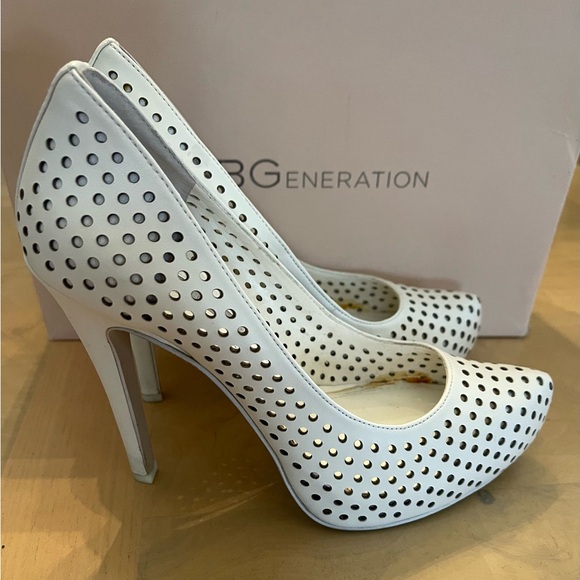 BCBG Heels - Picture 1 of 8